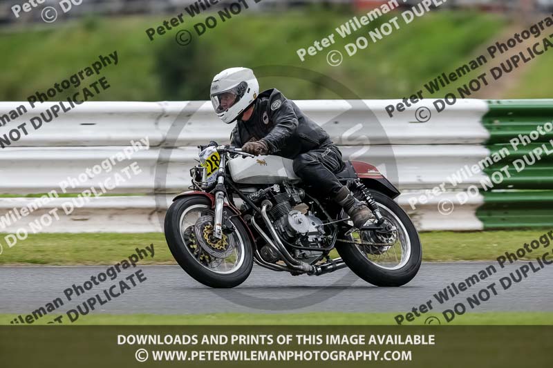 Vintage motorcycle club;eventdigitalimages;mallory park;mallory park trackday photographs;no limits trackdays;peter wileman photography;trackday digital images;trackday photos;vmcc festival 1000 bikes photographs